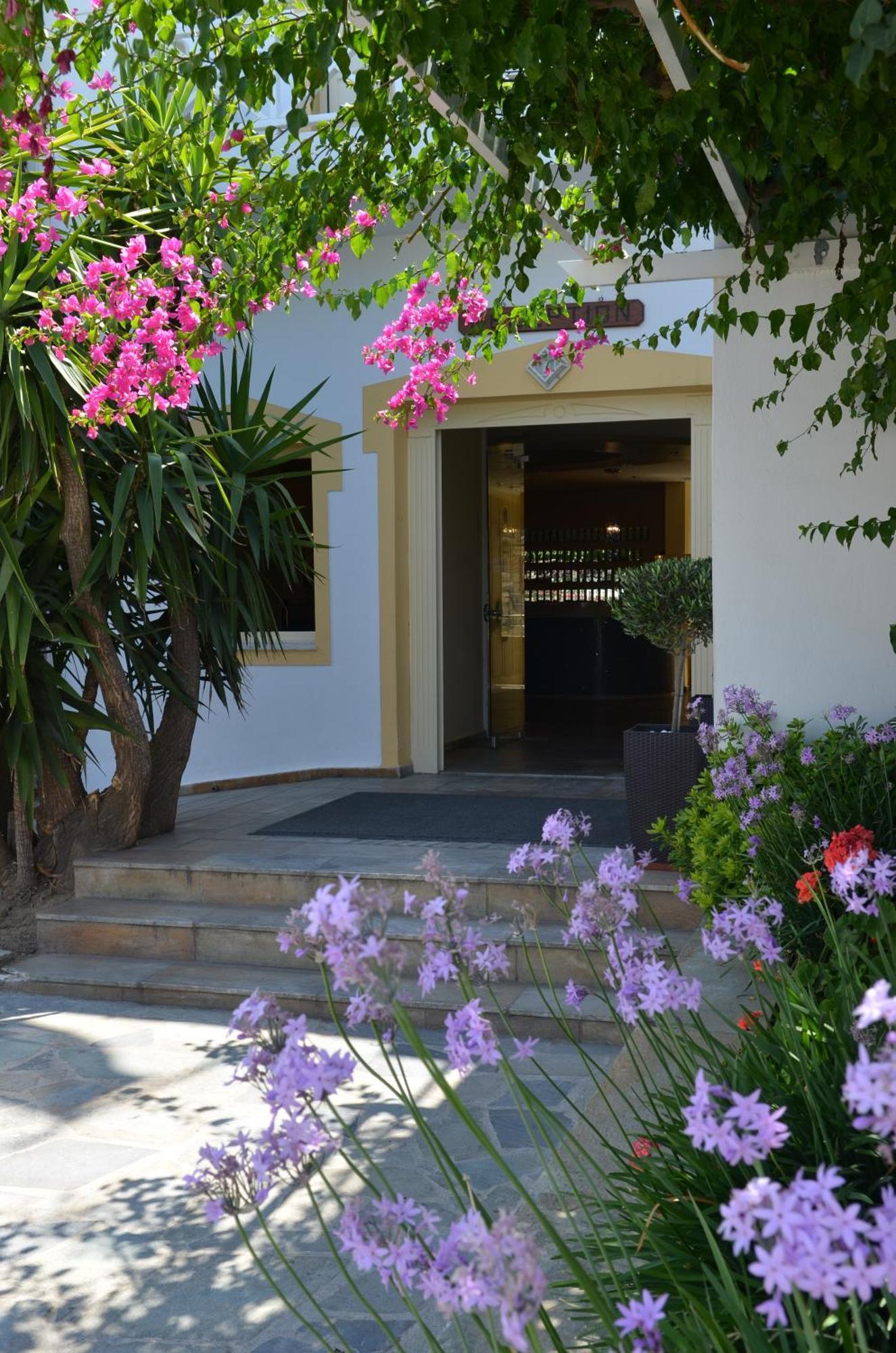 Dolphin Bay Seaside Resort & Suites Galissas Eksteriør billede